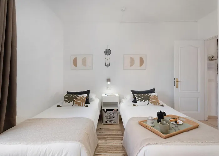 Serene Terrace And Pool * 美洲海滩