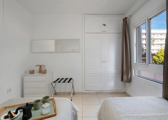 Serene Terrace And Pool * 美洲海滩