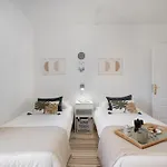 Serene Terrace And Pool * 美洲海滩